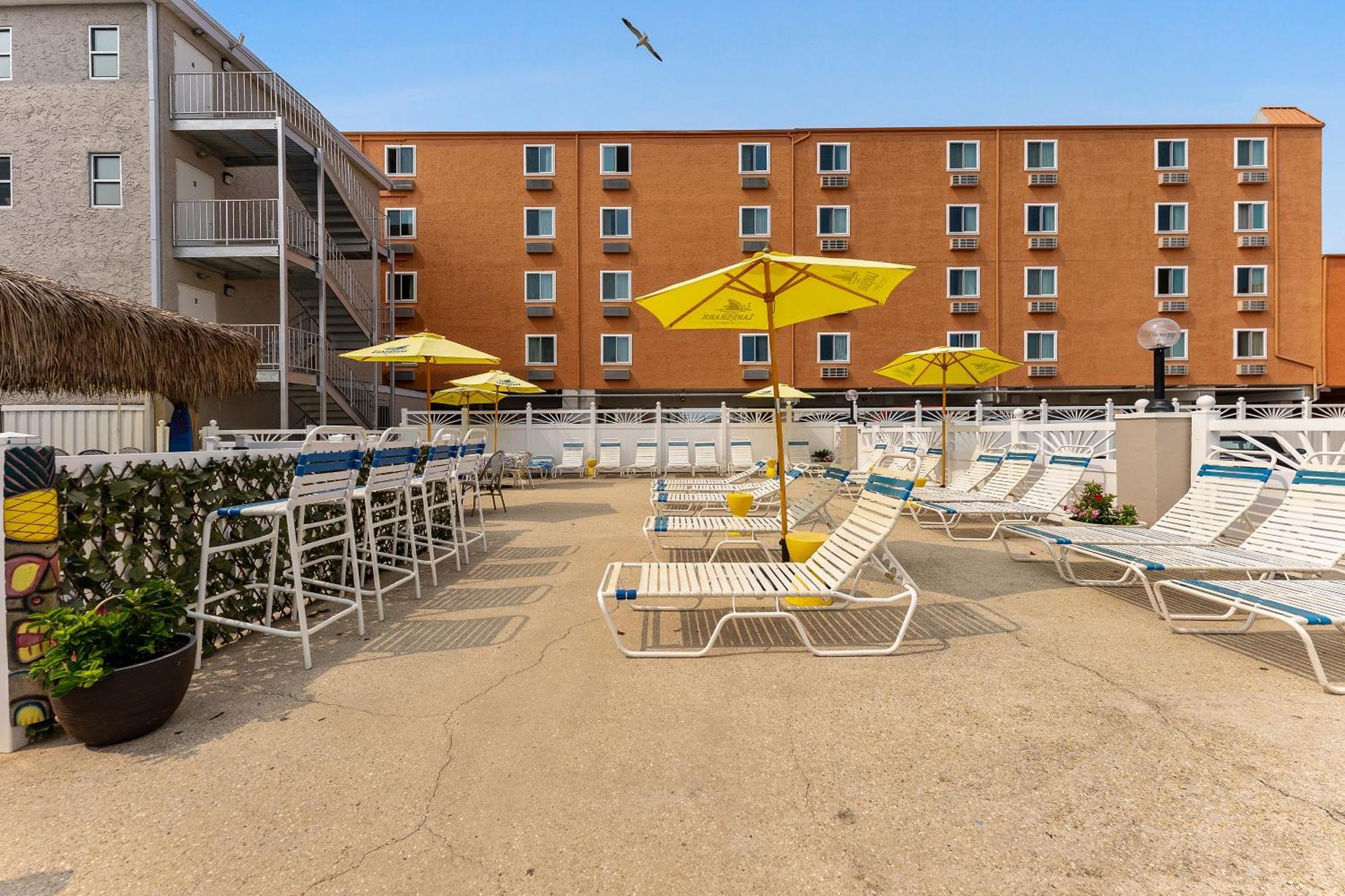 Oceanic Hotel & Barefoot Tiki Bar ワイルドウッド エクステリア 写真